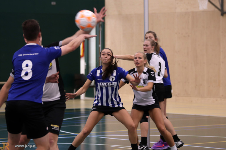 Datum: 02-11-2024
Locatie: Sporthal De Wiltsangh te Nunspeet
Oefenwedstrijd: Hellas '63 - HKC Oosterkwartier Datum: 02-11-2024
Locatie: Sporthal De Wiltsangh te Nunspeet
Oefenwedstrijd: Hellas '63 - HKC Oosterkwartier