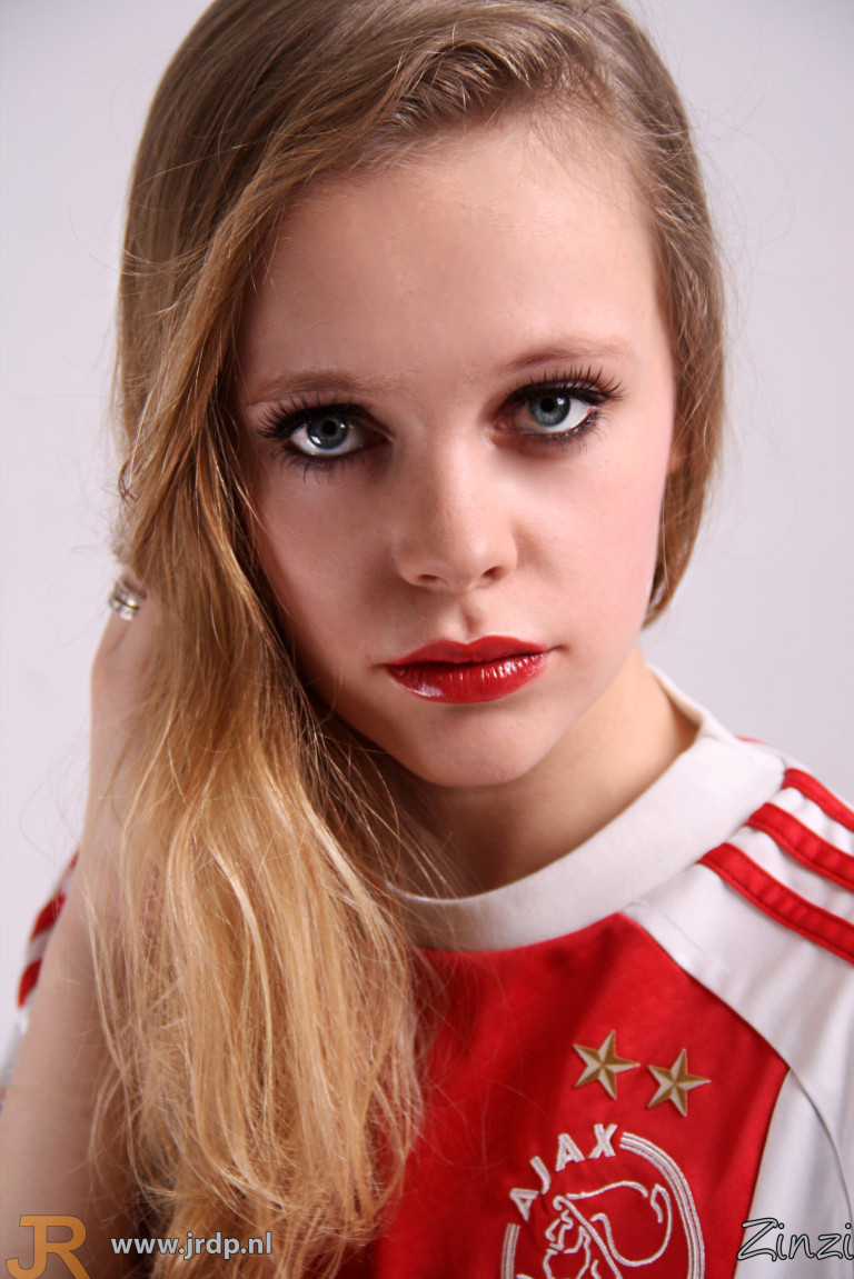 Datum: 19-02-2015
Model: Zinzi Datum: 19-02-2015
Model: Zinzi