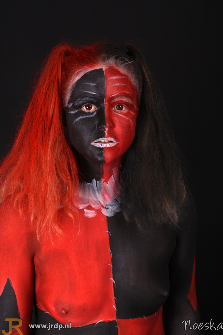 Datum: 03-11-2018
Model: Noeska
Bodypainters: Karel & Anoniem Datum: 03-11-2018
Model: Noeska
Bodypainters: Karel & Anoniem